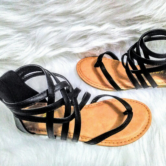 (NEW)! Cute! Black Flat Sandals! - Picture 2 of 8